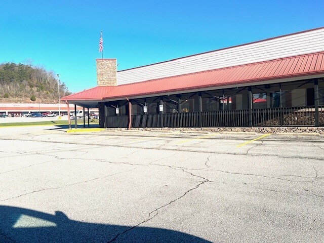 More Photos Of 109 Crossings Mall, Elkview Restaurant For Lease