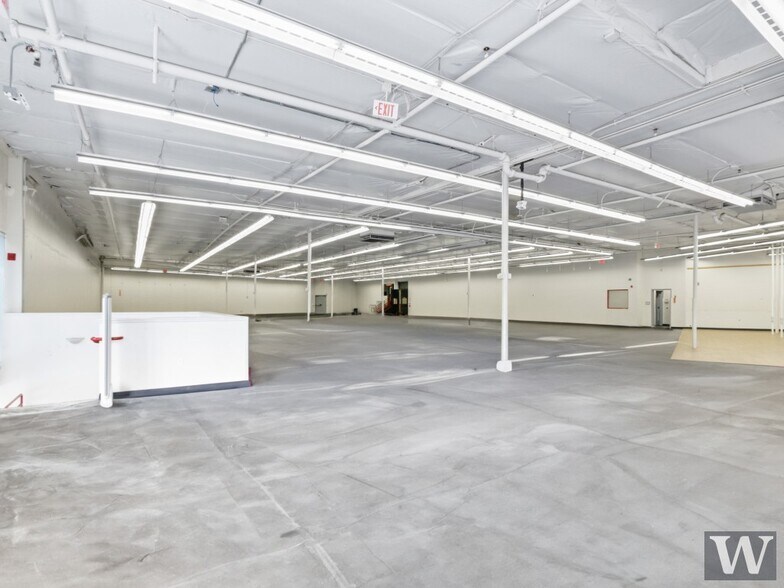 More Photos Of 10830 Santa Monica Blvd, Los Angeles Storefront Retail Office For Sale