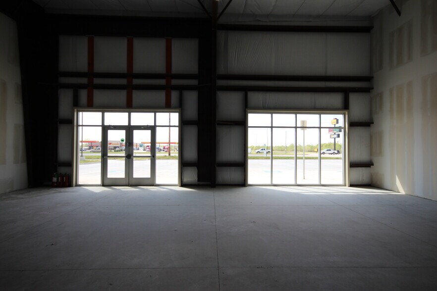 More Photos Of 900 Meriweather St, Okmulgee Freestanding For Lease