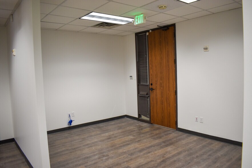 More Photos Of 16610 N Dallas Pky, Dallas Unknown For Lease