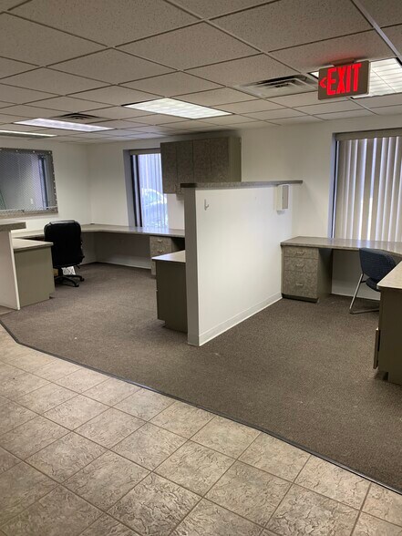 More Photos Of 1850 Cofrin Dr, Green Bay Manufacturing For Lease