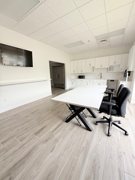 More Photos Of 5402 W Laurel St, Tampa Loft Creative Space For Lease