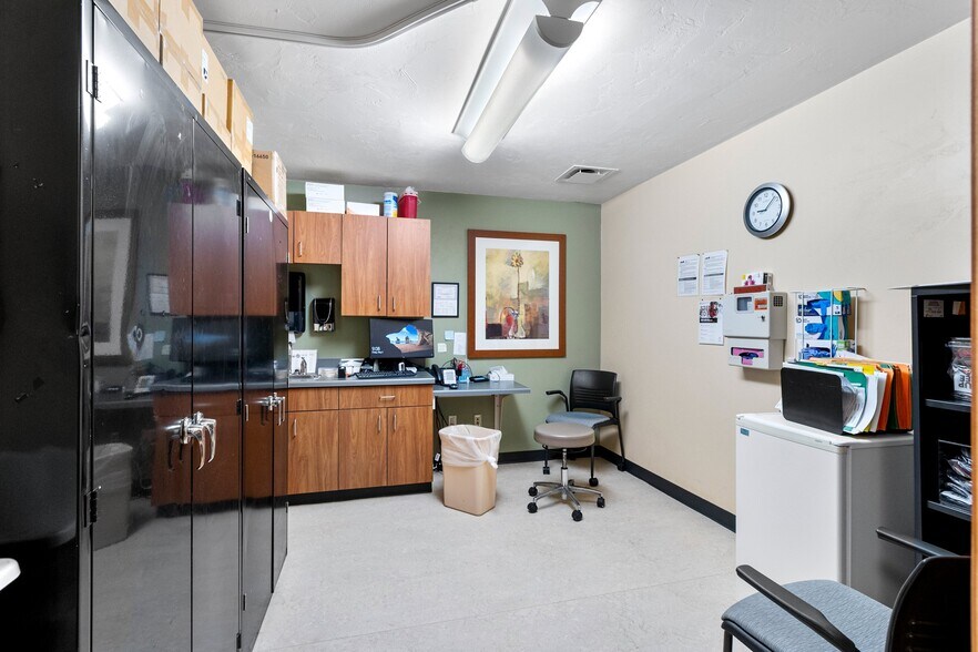 More Photos Of 445 S Adams St, Green Bay Office For Lease