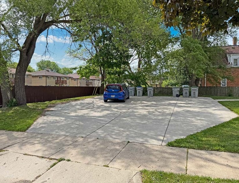 More Photos Of 6333 W Florist Ave, Milwaukee Apartments For Sale