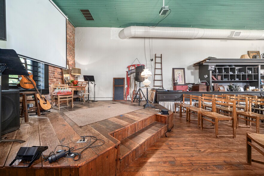 More Photos Of 411 E Front Ave, Chester Hospitality For Sale