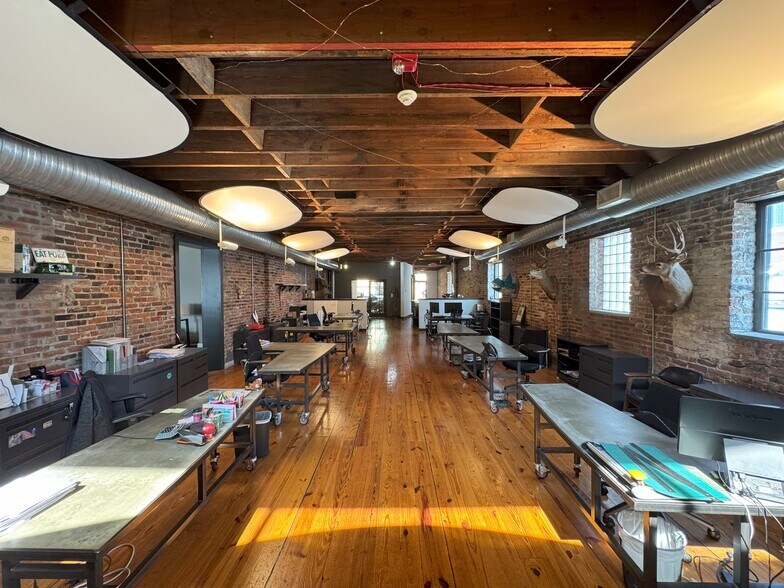 More Photos Of 1525-1527 Locust St, Kansas City General Retail For Lease