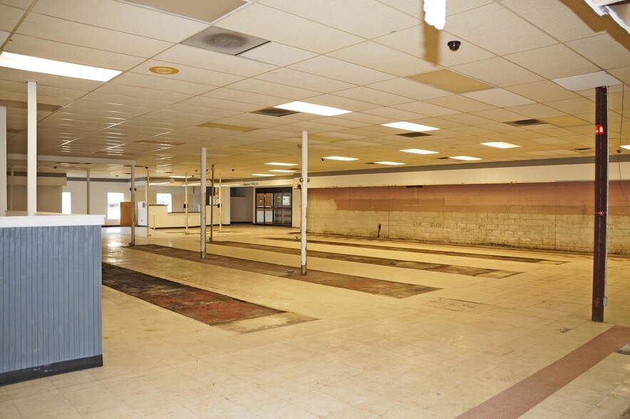 More Photos Of 130 S Main St, Fredericktown Storefront For Sale