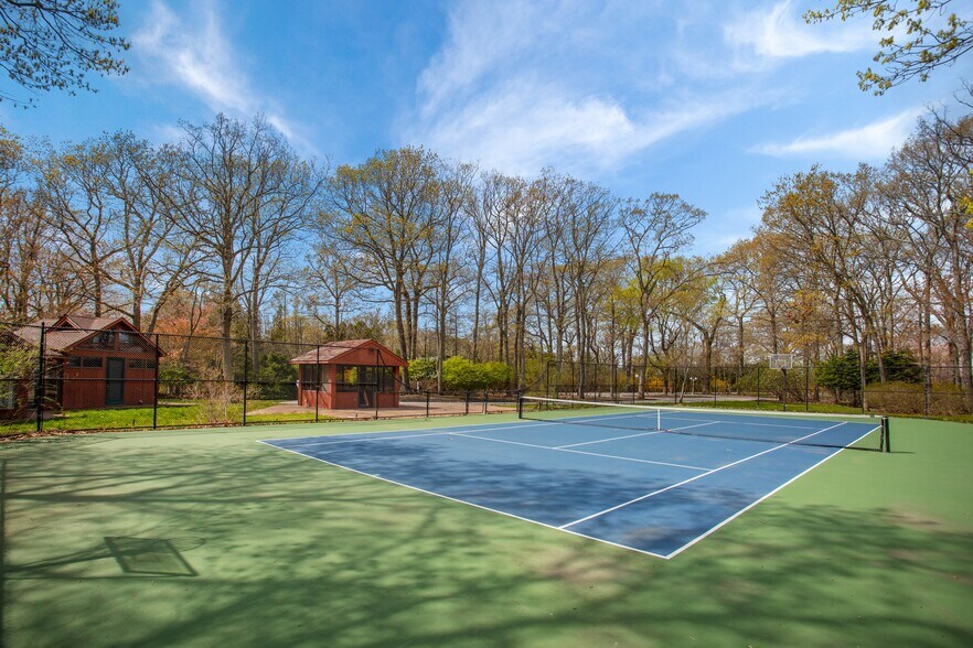 More Photos Of 157 Cliff Rd, Port Jefferson Specialty For Sale