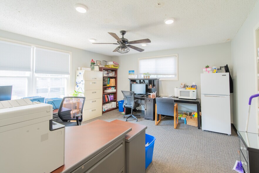 More Photos Of 4150 Crescent Dr, Saint Louis Office For Sale