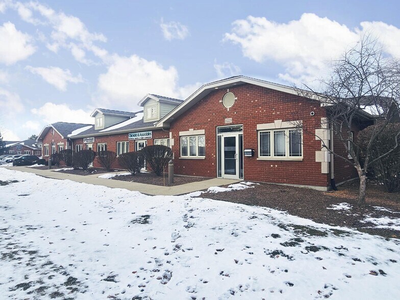 More Photos Of 11223 Distinctive Dr, Orland Park Medical For Lease