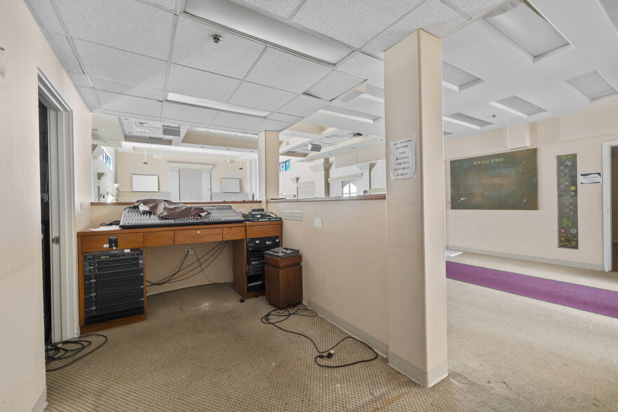 More Photos Of 8132 Garden Grove Blvd, Garden Grove Religious Facility For Sale