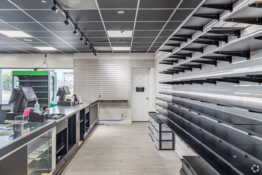 More Photos Of 1290 Lantana Rd, Lake Worth Convenience Store For Lease