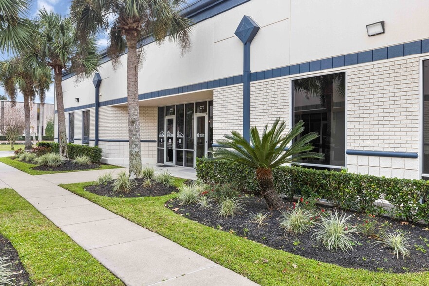 More Photos Of 1335 Space Park Dr, Houston Office For Lease