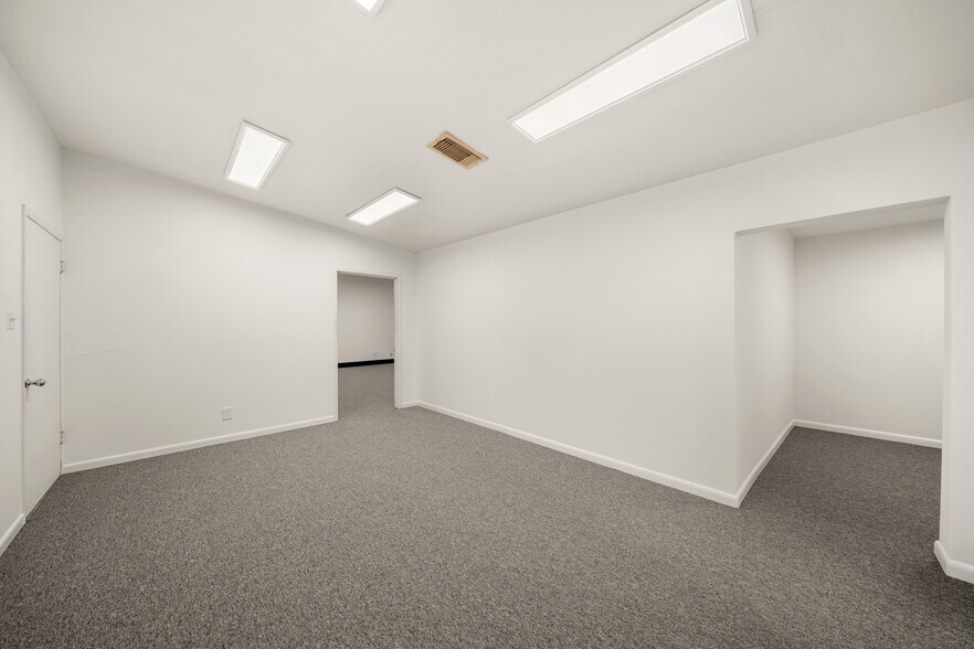 More Photos Of 4229 Bellaire Blvd, Houston Warehouse For Lease