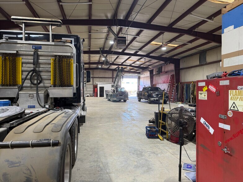 More Photos Of 10020 Industrial Dr, Pineville Warehouse For Lease