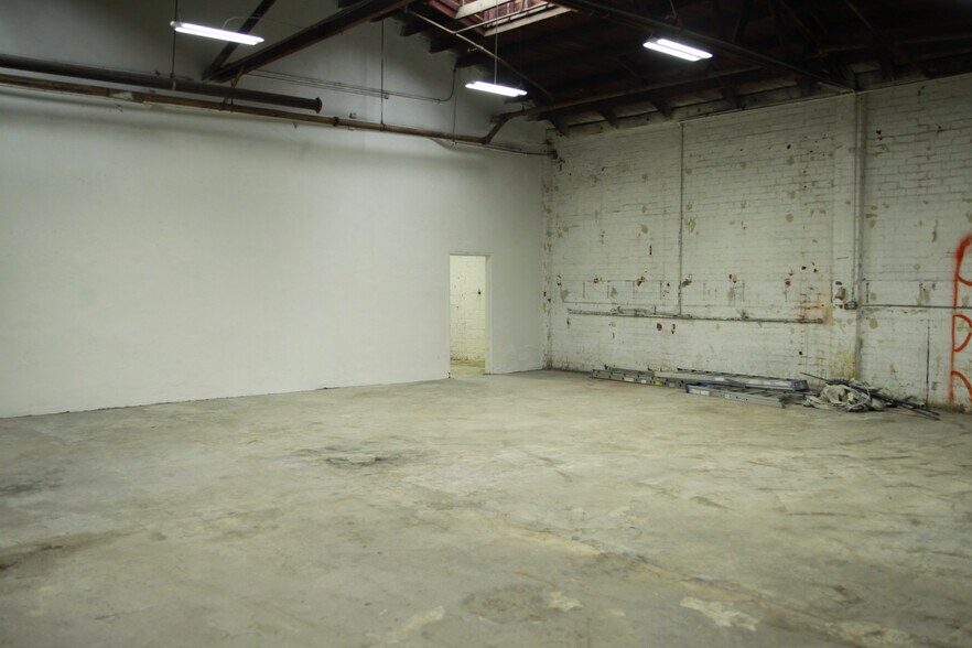 More Photos Of 3431 E 15th St, Los Angeles Manufacturing For Sale