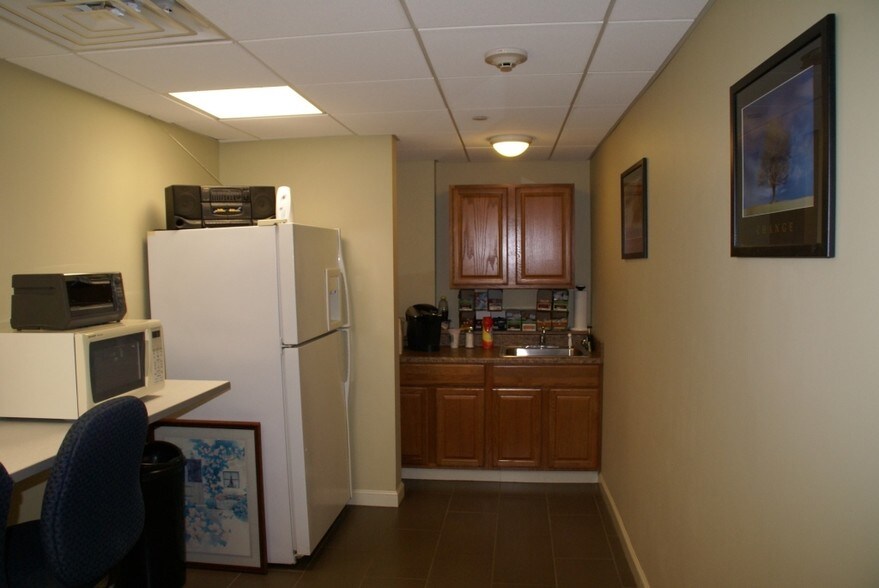More Photos Of 16 Mason Ave, North Attleboro Office For Lease