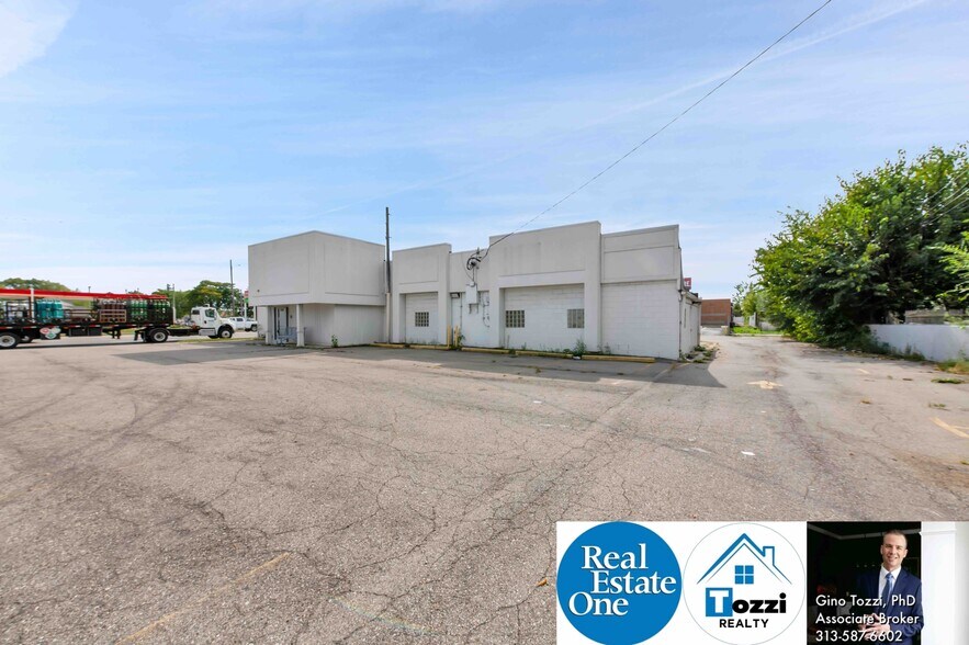 More Photos Of 27253 Van Dyke Ave, Warren Medical For Lease