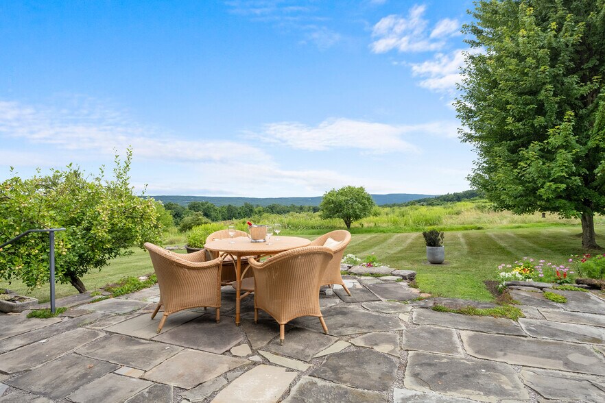 More Photos Of 9940 Middle Rd, Hammondsport Winery Vineyard For Sale