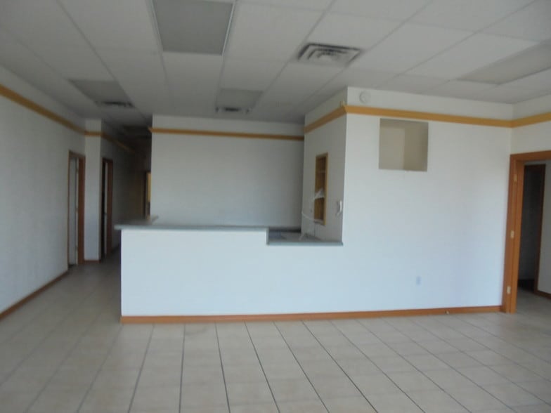 More Photos Of 7844 E Gateway Blvd, El Paso Unknown For Lease