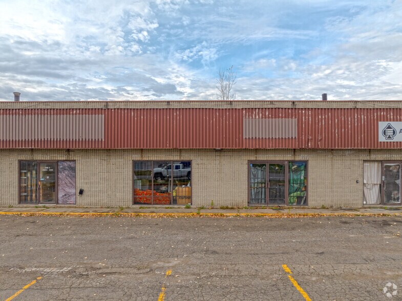 More Photos Of 525 First St, London Flex For Sale