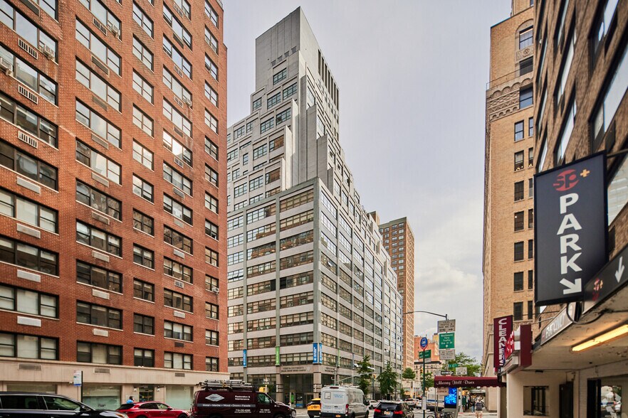 More Photos Of 205 Lexington Ave, New York Office For Lease