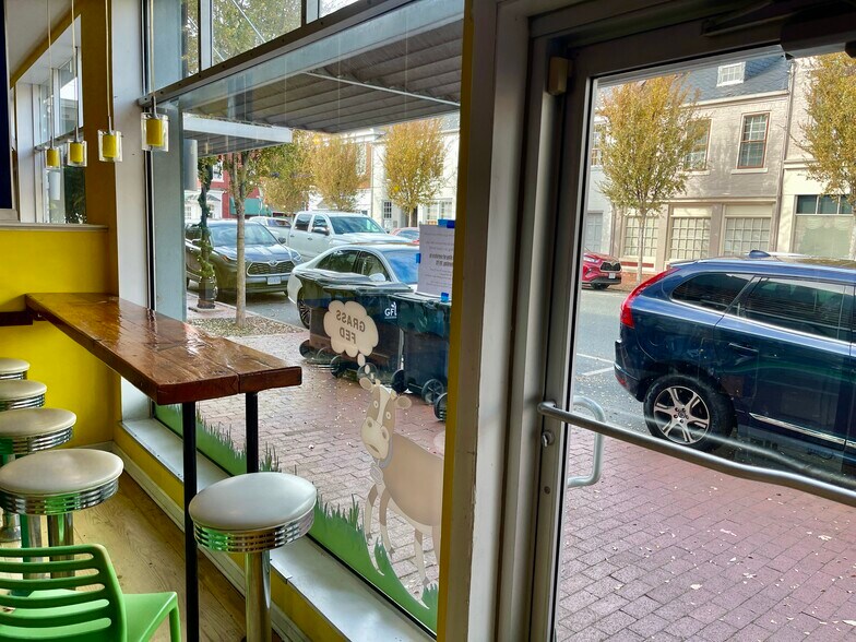 More Photos Of 314 William St, Fredericksburg Storefront For Lease