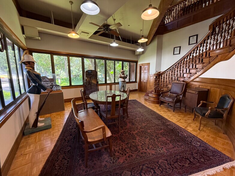 More Photos Of 99-969 Iwaena St, Aiea Freestanding For Sale