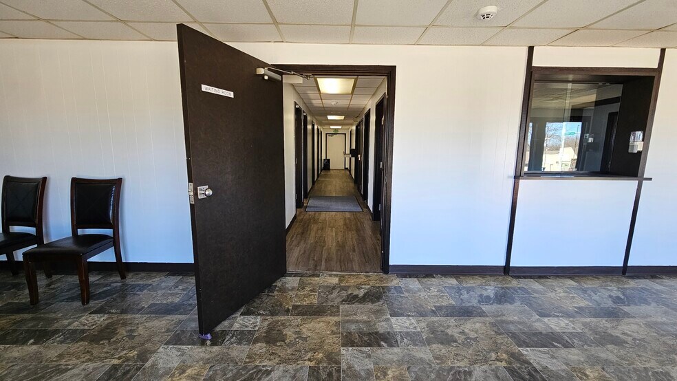 More Photos Of 700 S Main St, Grove Medical For Sale