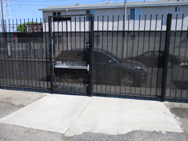 More Photos Of 9900-9904 S Central Ave, Los Angeles Schools For Lease