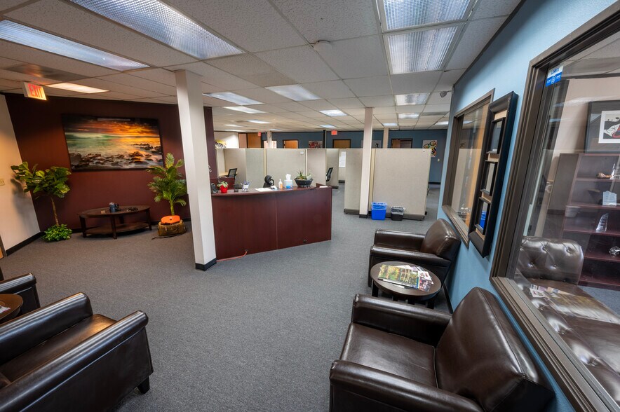 More Photos Of 8196 SW Hall Blvd, Beaverton Office For Lease