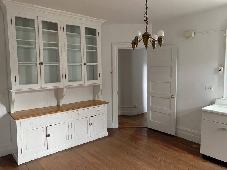 More Photos Of 2 S Broadway, Tarrytown Restaurant For Sale