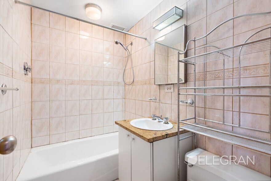 More Photos Of 246 E 48th St, New York Apartments For Sale