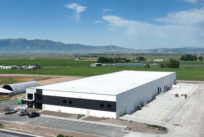 More Photos Of 881 S 200 W, Smithfield Warehouse For Lease