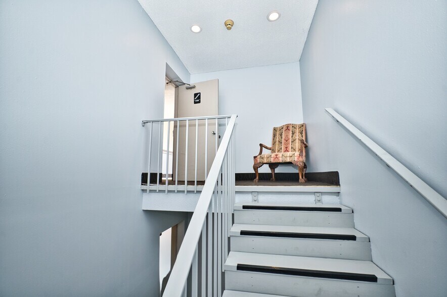 More Photos Of 9110 Waukegan Rd, Morton Grove Hotel For Sale