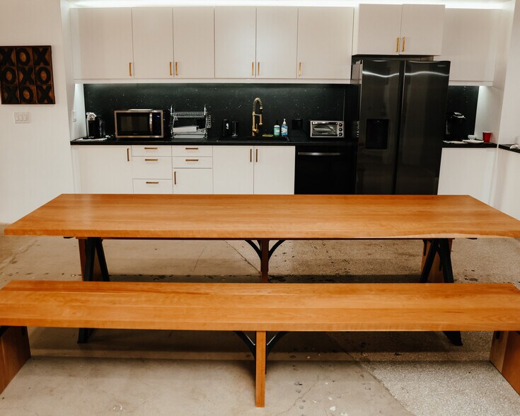 More Photos Of 742-748 S Hill St, Los Angeles Loft Creative Space For Lease