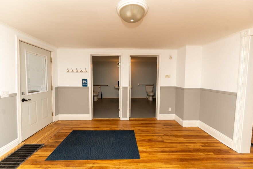 More Photos Of 218 S Washington St, Mt Pleasant Office For Sale