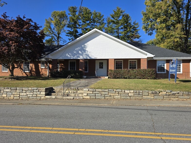 More Photos Of 913 9th Ave W, Hendersonville Skilled Nursing Facility For Sale