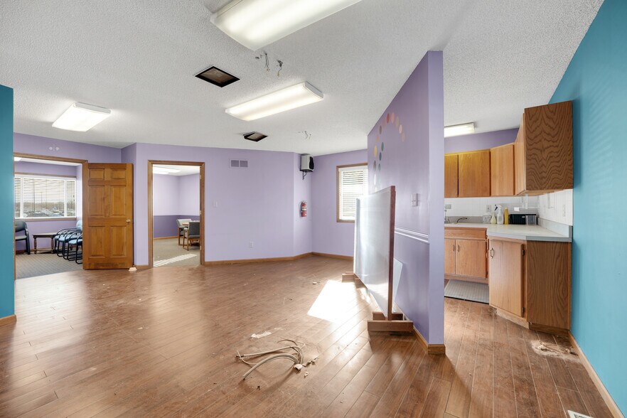 More Photos Of 804 Winchester Dr, Sedalia Medical For Sale