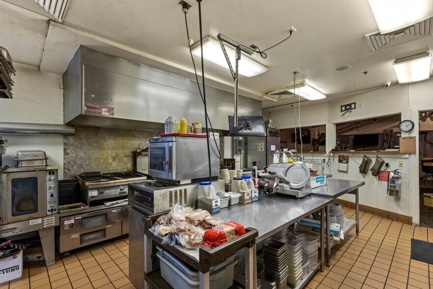 More Photos Of 5100-N Star Blvd, Great Falls Storefront Retail Office For Sale