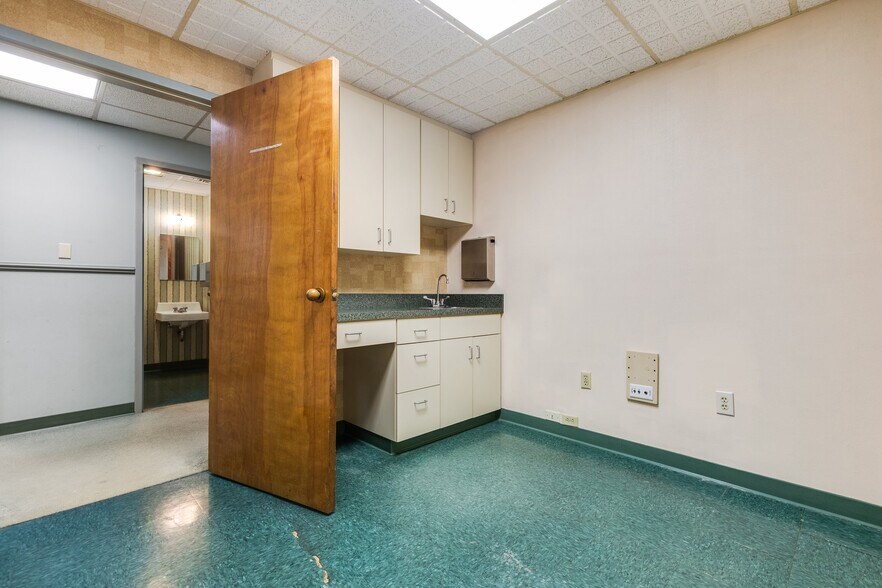 More Photos Of 1405 Braden St, Jacksonville Medical For Sale