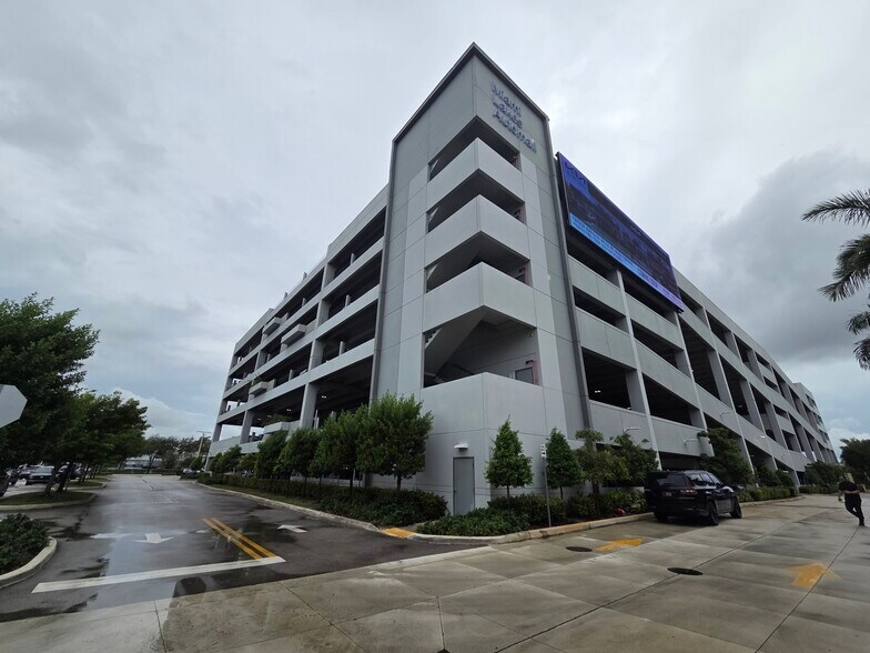 More Photos Of 5875 Nw 163rd St, Miami Lakes Office For Lease