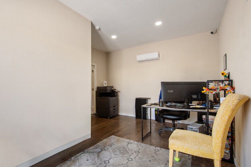 More Photos Of 7116 Rose Ave, Orlando Auto Dealership For Sale