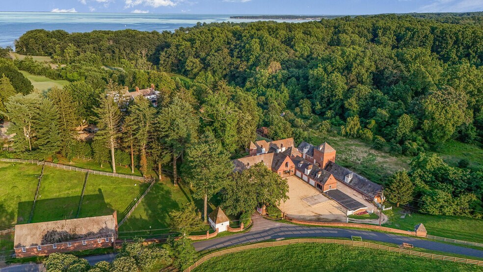 Primary Photo Of 6220 Town Point Rd, Tracys Landing Restaurant For Lease