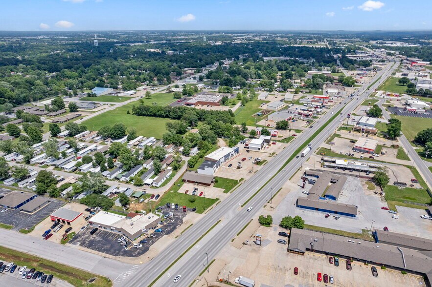 More Photos Of 1223 US-412, Siloam Springs Storefront For Lease