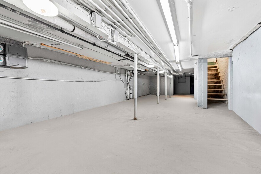 More Photos Of 2352 31st St, Astoria Apartments For Lease