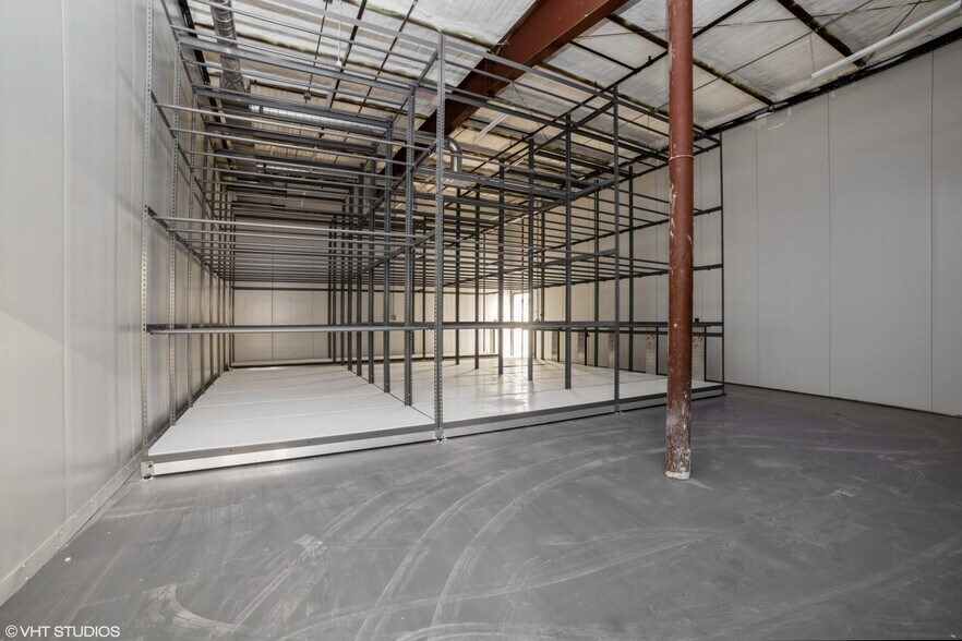 More Photos Of 740 Schneider Dr, South Elgin Manufacturing For Sale