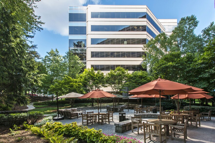 More Photos Of 5607 Glenridge Dr NE, Atlanta Office For Lease