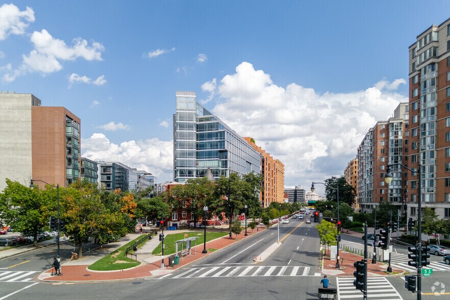 More Photos Of 455 Massachusetts Ave NW, Washington Office For Lease