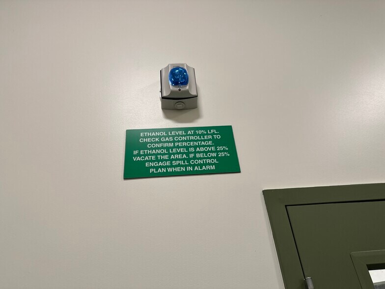 More Photos Of 2049 W Steele Ln, Santa Rosa Warehouse For Sale